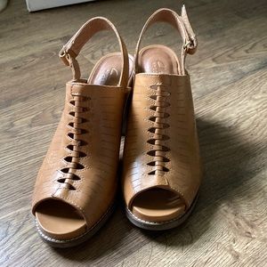 Clarks Artisan Sandals Size 7.5